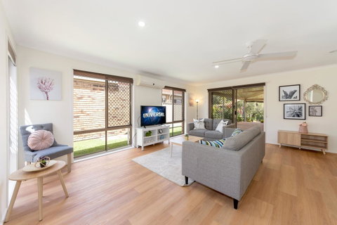 Waterfront Theme Park Getaway - Australia Accommodation 2