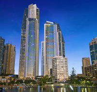 Holiday Holiday Circle On Cavill Apartments - Australia Accommodation