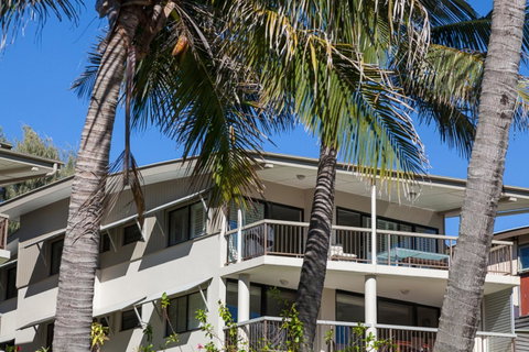 Cylinder Beach Mooloomba Unit 3 - Australia Accommodation 14