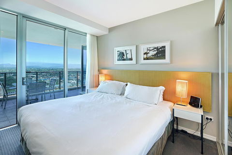 Number 1 H Residences - WiFi, Parking & More By Gold Coast Holidays - Australia Accommodation 16