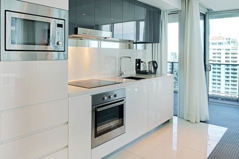 Number 1 H Residences - WiFi, Parking & More By Gold Coast Holidays - Australia Accommodation 18