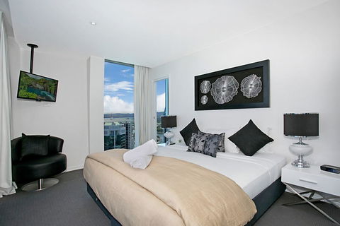 Number 1 H Residences - WiFi, Parking & More By Gold Coast Holidays - Australia Accommodation 7
