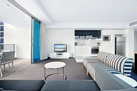 Number 1 H Residences - WiFi, Parking & More By Gold Coast Holidays - Australia Accommodation 34