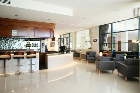 Hotel Diana - Australia Accommodation 4