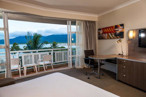 DoubleTree By Hilton Cairns - Australia Accommodation 19