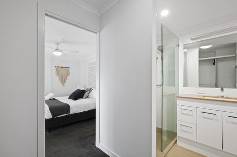 Narrowneck Court Holiday Apartments - Australia Accommodation 14