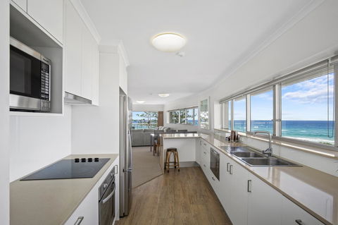 Narrowneck Court Holiday Apartments - Australia Accommodation 24