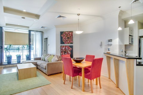 MacArthur Chambers - Australia Accommodation 17