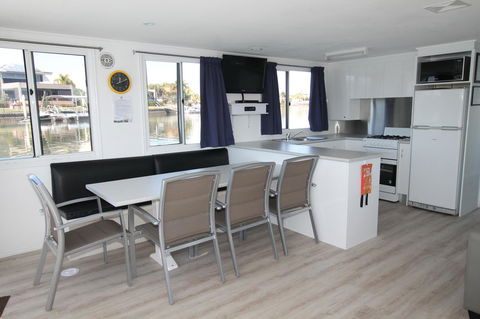 Coomera Houseboats - Australia Accommodation 16