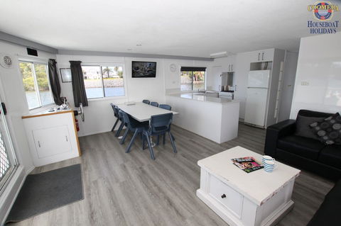 Coomera Houseboats - Australia Accommodation 8