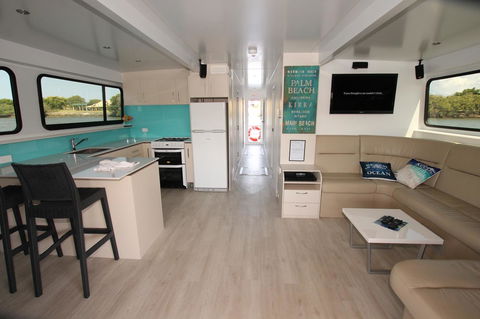 Coomera Houseboats - Australia Accommodation 9
