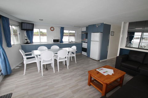 Coomera Houseboats - Australia Accommodation 5