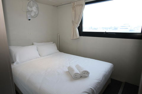 Coomera Houseboats - Australia Accommodation 22