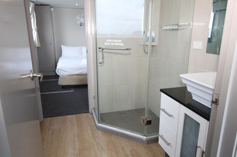 Coomera Houseboats - Australia Accommodation 23