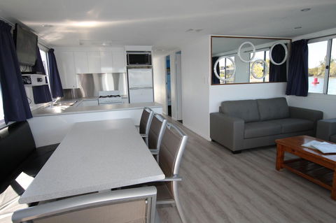 Coomera Houseboats - Australia Accommodation 15