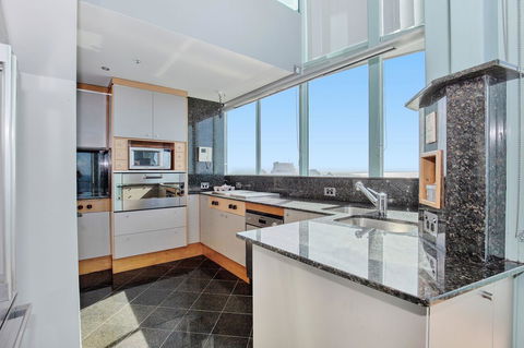 The Waterford On Main Beach - Australia Accommodation 43
