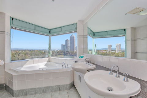The Waterford On Main Beach - Australia Accommodation 21