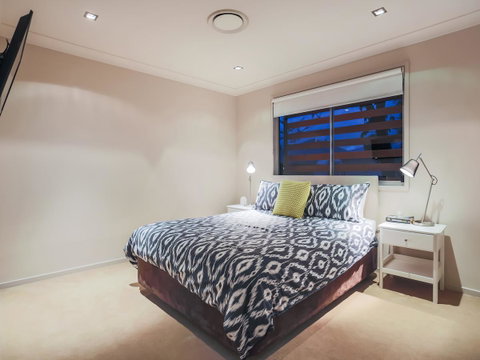 Hamilton Executive - Australia Accommodation 9
