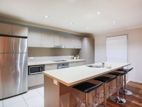 Hamilton Executive - Australia Accommodation 4
