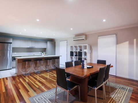 Hamilton Executive - Australia Accommodation 3