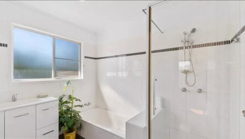 Highland House - Australia Accommodation 12