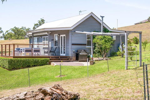 Hollow Tree Farm - Australia Accommodation 24