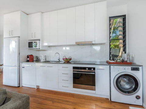 Sam's Buderim Mountain Guest House - Australia Accommodation 4