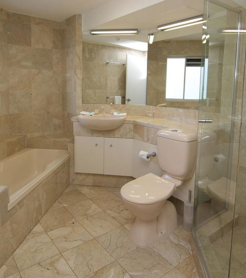 Surfers Mayfair - Australia Accommodation 10