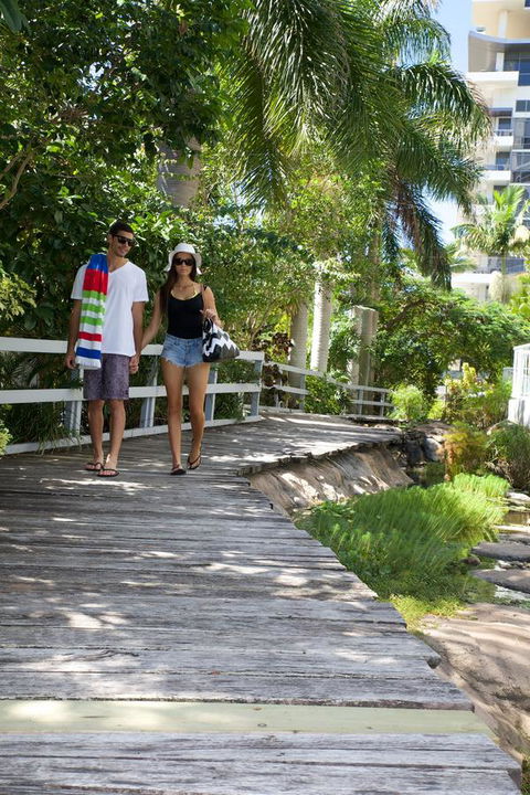 Surfers Mayfair - Australia Accommodation 7