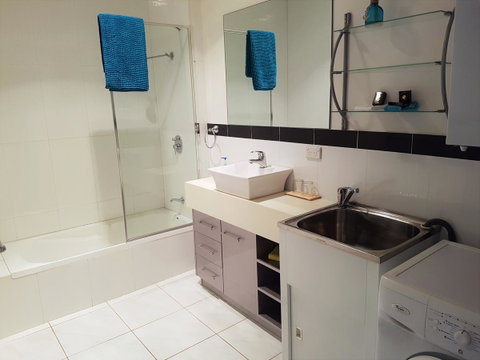 Sutton's Beach Unit - Australia Accommodation 18