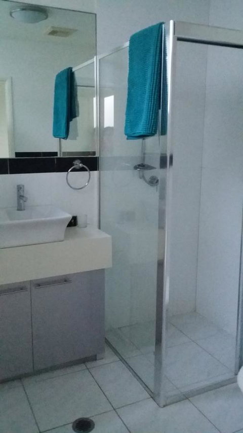 Sutton's Beach Unit - Australia Accommodation 10