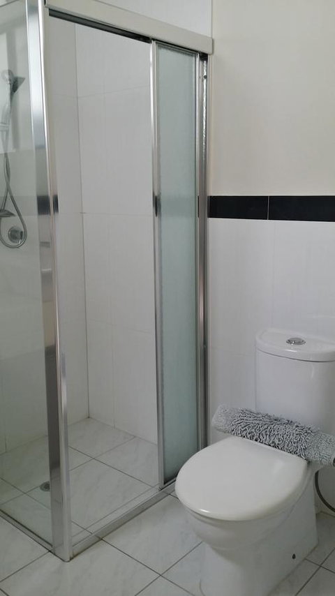 Sutton's Beach Unit - Australia Accommodation 12