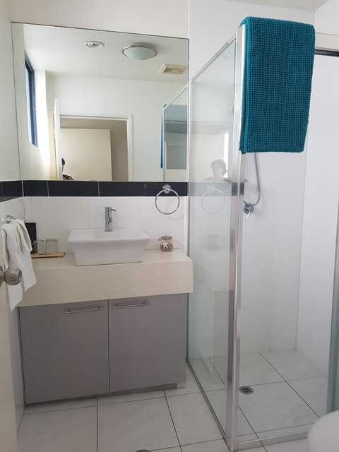 Sutton's Beach Unit - Australia Accommodation 11