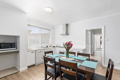 Wattle Grove Villa - Australia Accommodation 0