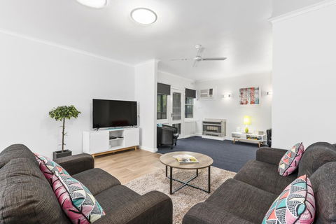 Wattle Grove Villa - Australia Accommodation 3