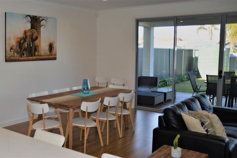 Western Breeze - Australia Accommodation 2