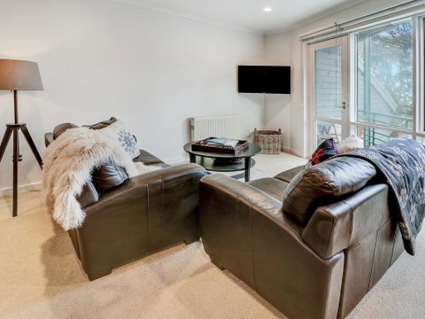 Whistler 5 - Australia Accommodation 2