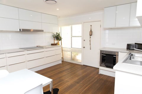 White Beach Cottage - Australia Accommodation 1