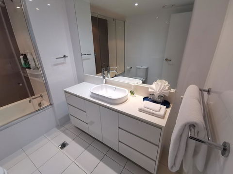 Widest Ocean View And Balcony Luxury Apt - Australia Accommodation 2