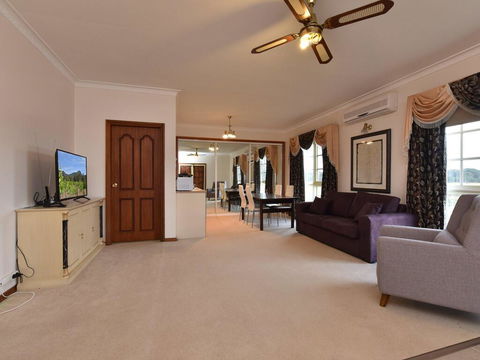 Wine Country Homestead 1br Studio - Australia Accommodation 3