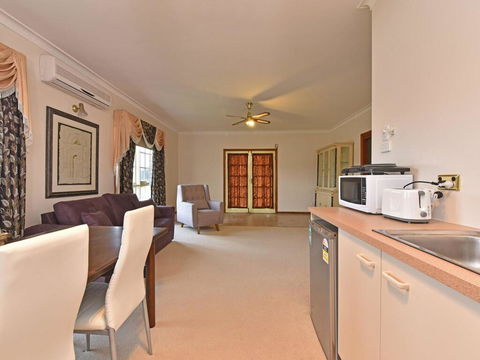 Wine Country Homestead 1br Studio - Australia Accommodation 2