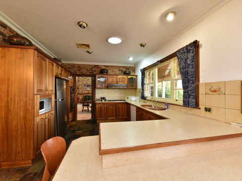 Wine Country Homestead 4-6br House - Australia Accommodation 3