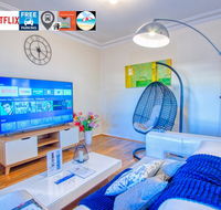 Wollongong station holiday house with Wi-Fi75 Inch TV NetflixParkingBeach - Australia Accommodation