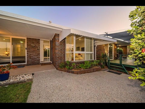 Woorim Secluded Palms Cottage - Australia Accommodation 0