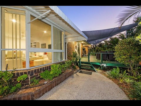 Woorim Secluded Palms Cottage - Australia Accommodation 1
