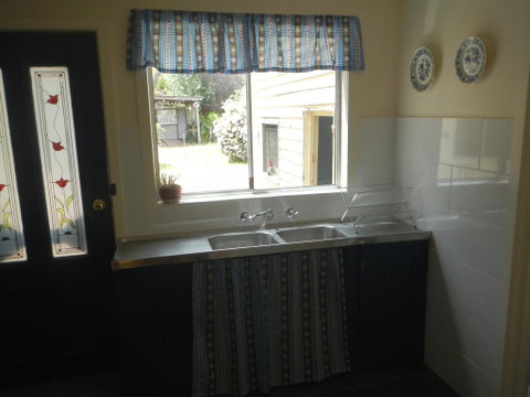 Yarram Cottage: Art And Accommodation - Australia Accommodation 2