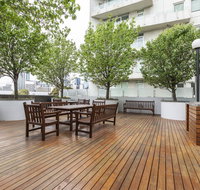 of SouthbankLight filled apartmentHUGE private terrace with city viewsParkingPoolGymWiFi - Australia Accommodation