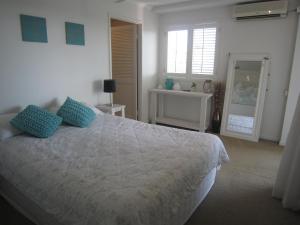 Breathtaking Views Over Currimundi Lake! - Australia Accommodation 5