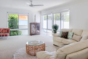 Relax At Bokarina Beach House Walk To Beach Relax By The Pool - Australia Accommodation 5