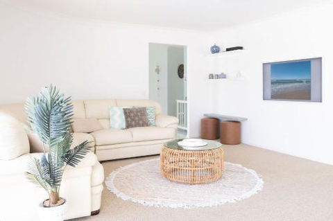 Relax At Bokarina Beach House Walk To Beach Relax By The Pool - Australia Accommodation 1